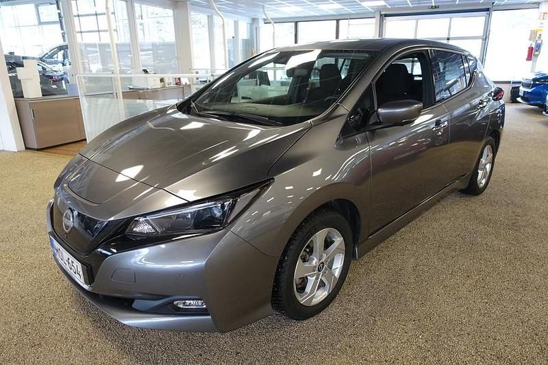 Käytetty Nissan Leaf N-Connecta 110 kW (150 HP) 2022 Harmaa Viistoperä