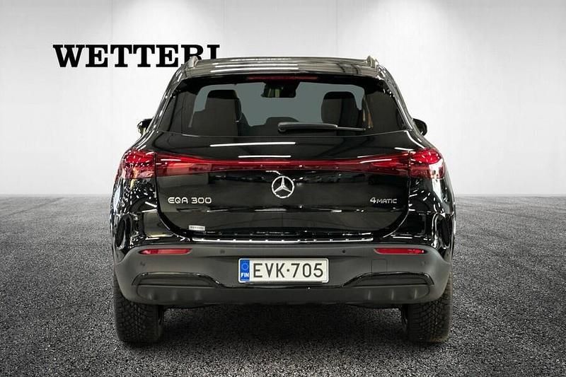 Käytetty Mercedes EQA300 Business 167 kW (228 HP) 2025 Musta Katumaasturi