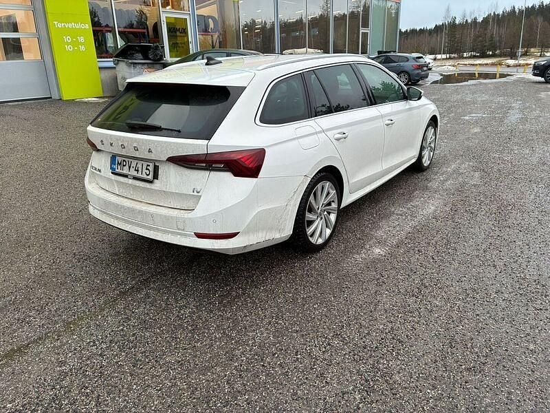 Käytetty Skoda Octavia Style 204 HP (150 kW) 2021 Farmari
