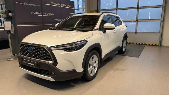 Valkoinen Käytetty 2023 Toyota Corolla Cross Edition Katumaasturi | 36 900 € (Perustarjous) - Kuva 1/4