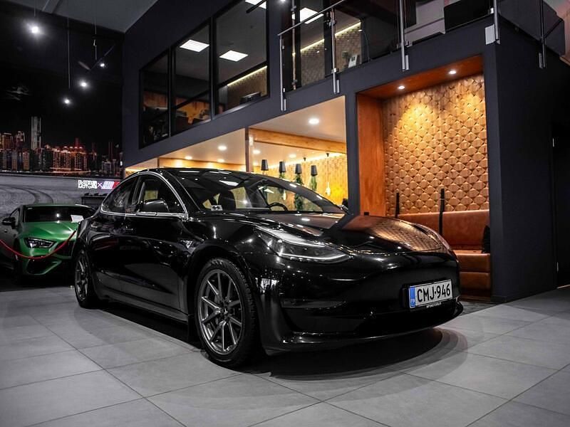 Käytetty Tesla Model 3 366 kW (498 HP) 2019 Musta Sedan