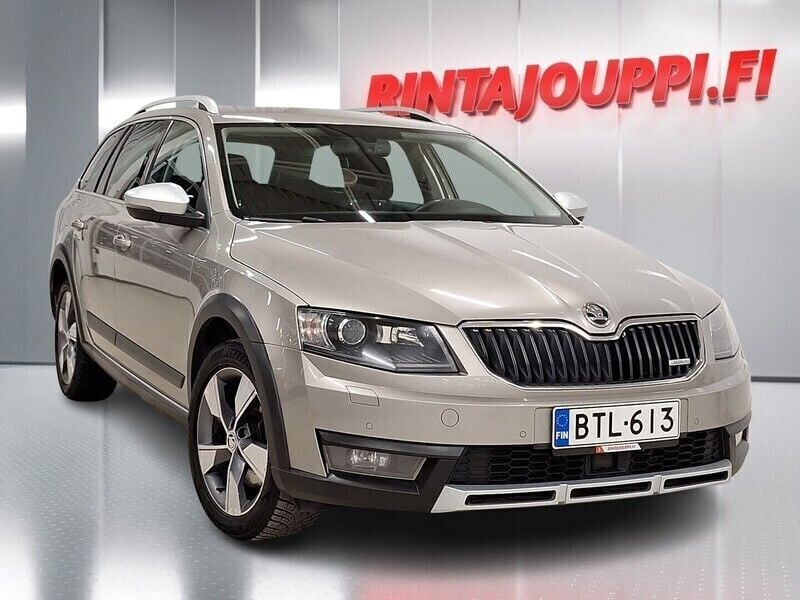 Ruskea Käytetty 2015 Skoda Octavia Farmari | 10 199 € (Perustarjous) - Kuva 1/3