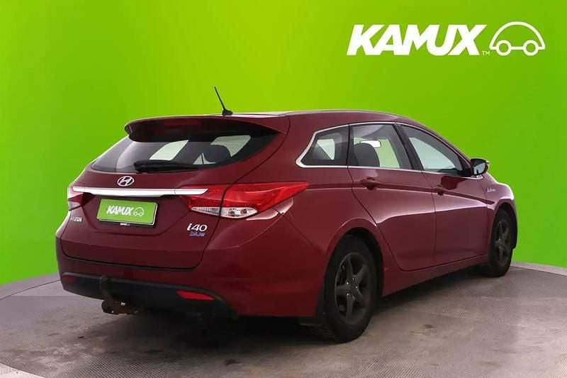 Käytetty Hyundai i40 Comfort 135 HP (99 kW) 2013 Punainen Farmari