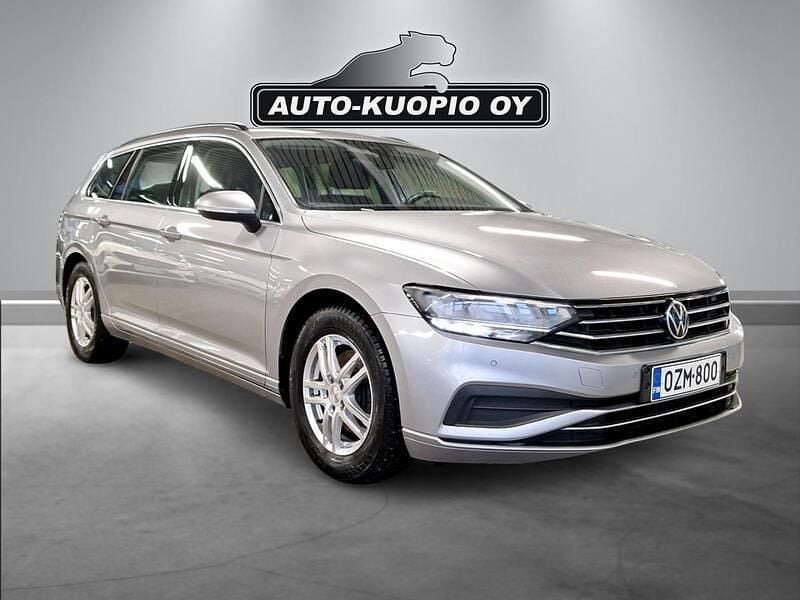 Harmaa Käytetty 2022 VW Passat Comfortline Farmari | 24 890 € (Perustarjous) - Kuva 1/4
