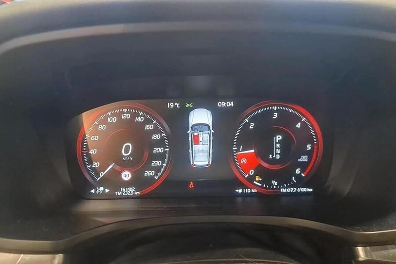 Käytetty Volvo V60 Momentum 190 HP (139 kW) 2019 Musta Farmari