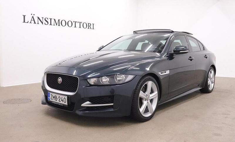 Käytetty Jaguar XE R-Sport 163 HP (119 kW) 2015 Sedan