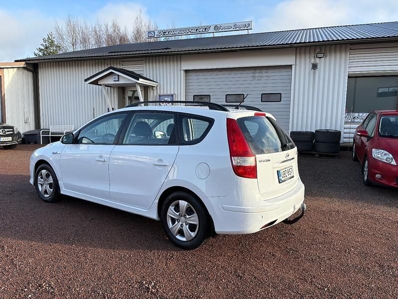 Käytetty Hyundai i30 Comfort 125 HP (91 kW) 2011 Farmari