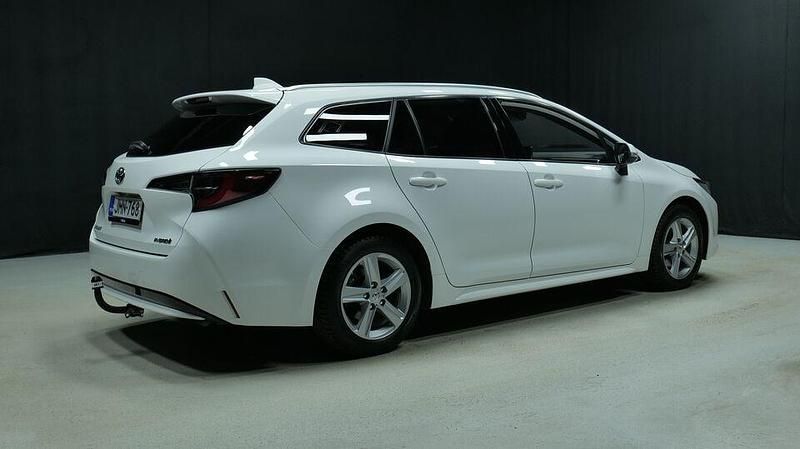 Käytetty Toyota Corolla Edition 122 HP (89 kW) 2022 Valkoinen Farmari