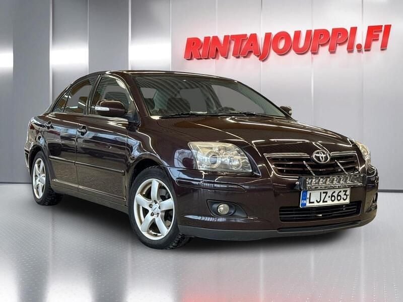 Käytetty Toyota Avensis Sol 126 HP (92 kW) 2008 Punainen Sedan