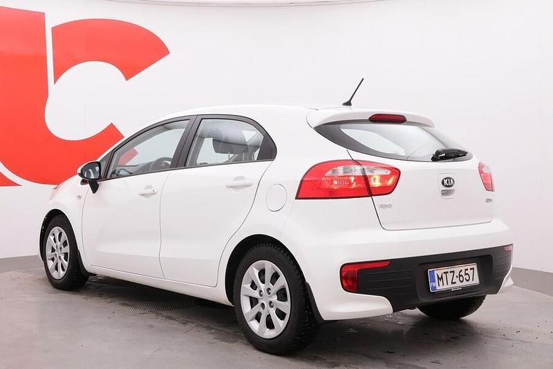 Käytetty Kia Rio LX 84 HP (61 kW) 2016 Valkoinen Viistoperä