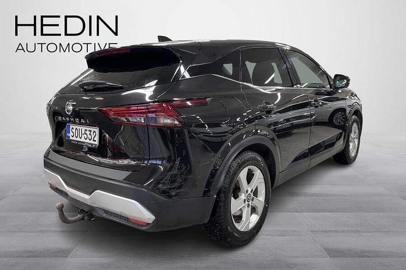 Käytetty Nissan Qashqai N-Connecta 158 HP (116 kW) 2022 Musta Katumaasturi
