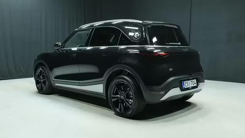 Käytetty Smart ForFour Pro 200 kW (272 HP) 2023 Musta Viistoperä