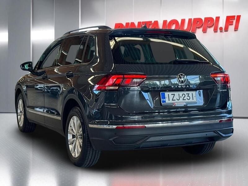 Käytetty VW Tiguan 245 HP (180 kW) 2021 Harmaa Katumaasturi