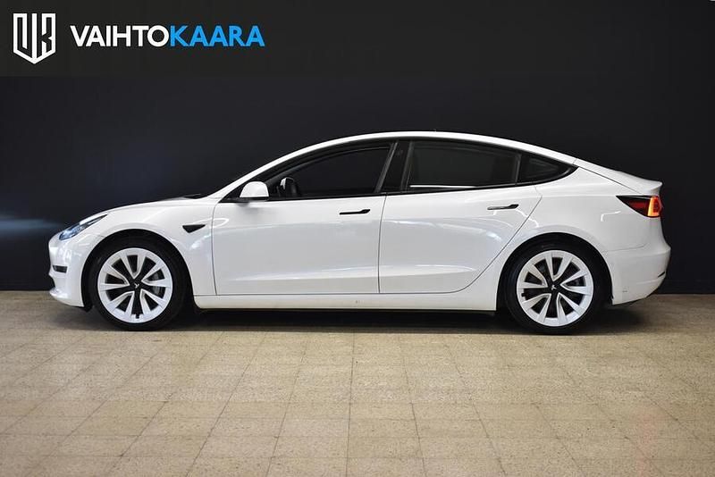 Käytetty Tesla Model 3 Standard Range Plus 239 kW (325 HP) 2021 Sedan