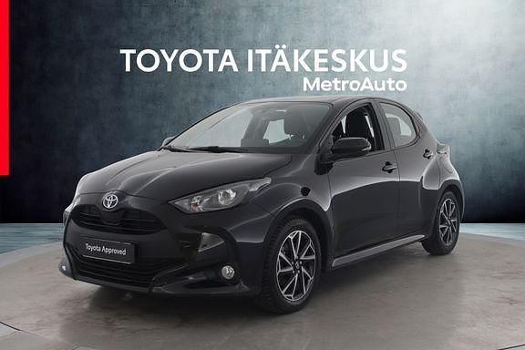 Musta Käytetty 2024 Toyota Yaris Active Viistoperä | 23 590 € (Hieman kallis) - Kuva 1/4