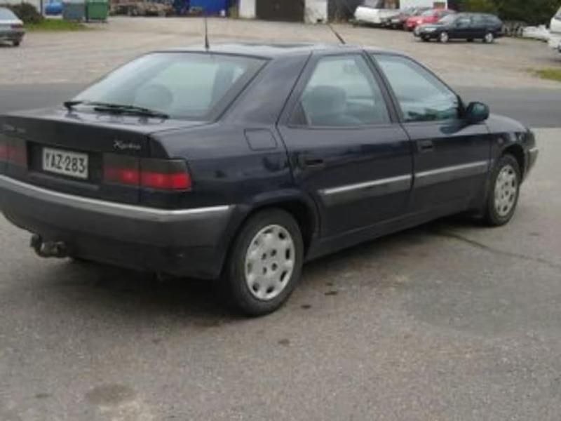 Käytetty Citroën Xantia 121 HP (88 kW) 1993 Sininen Viistoperä