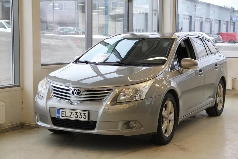 Käytetty Toyota Avensis Edition 132 HP (97 kW) 2011 Harmaa Farmari