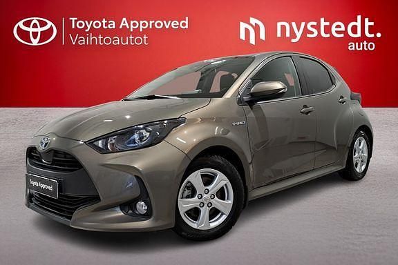 Ruskea (beige) Käytetty 2021 Toyota Yaris Active Viistoperä | 18 450 € (Perustarjous) - Kuva 1/4