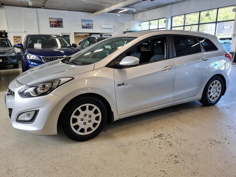 Hopea Käytetty 2014 Hyundai i30 Comfort Farmari | 8 900 € (Hieman kallis) - Kuva 1/4