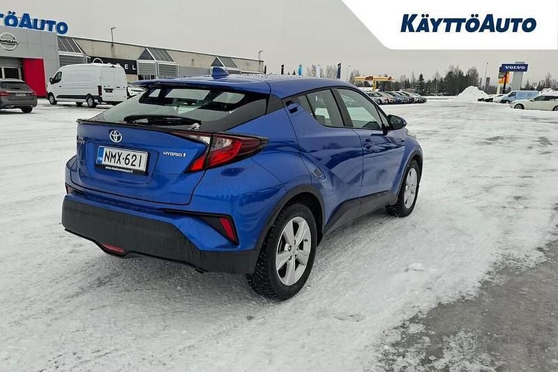Käytetty Toyota C-HR Active 122 HP (89 kW) 2022 Sininen Katumaasturi