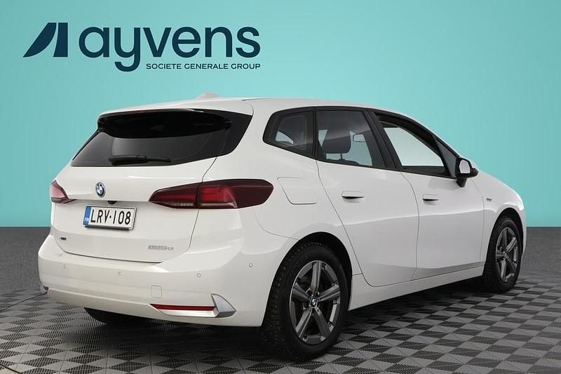 Käytetty BMW 225 Active Tourer 245 HP (180 kW) 2022 Valkoinen Tila-auto