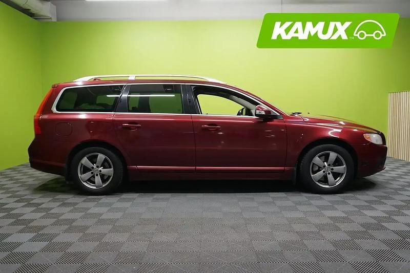 Käytetty Volvo V70 Summum 185 HP (136 kW) 2008 Punainen Farmari