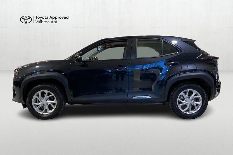 Käytetty Toyota Yaris Cross Active 116 HP (85 kW) 2023 Musta Katumaasturi