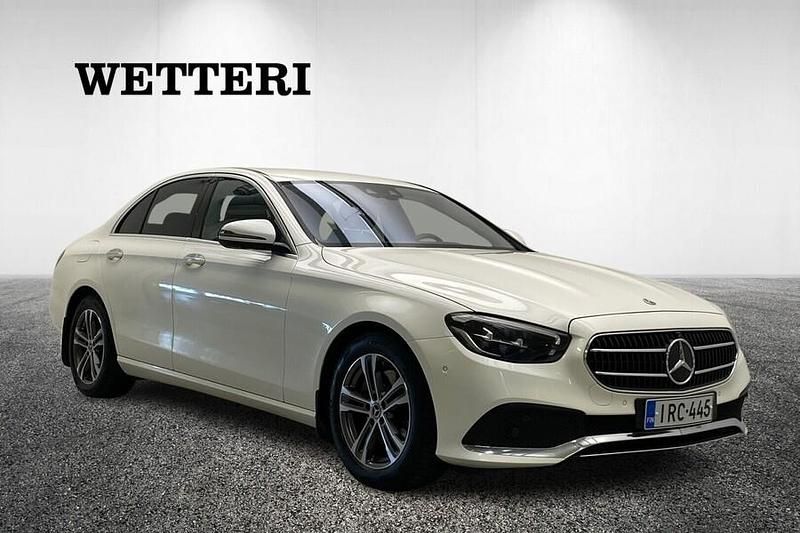 Valkoinen Käytetty 2023 Mercedes E220 Premium Sedan | 37 990 € (Perustarjous) - Kuva 1/3
