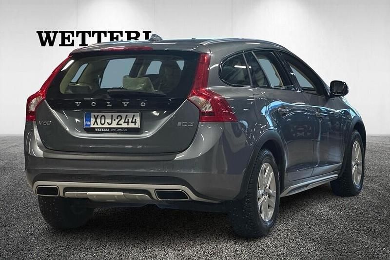 Käytetty Volvo V60 CC Business Edition 150 HP (110 kW) 2017 Harmaa Farmari