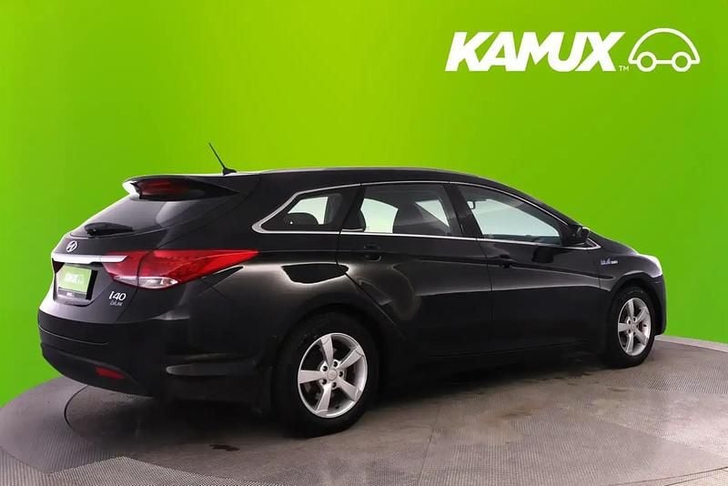 Käytetty Hyundai i40 Comfort 135 HP (99 kW) 2012 Musta Farmari