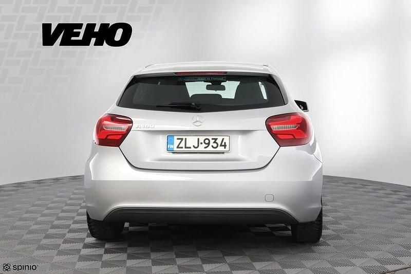 Käytetty Mercedes A180 Business 122 HP (89 kW) 2016 Viistoperä