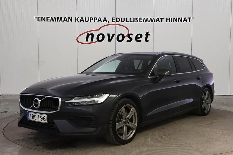 Käytetty Volvo V60 Momentum 340 HP (250 kW) 2020 Harmaa Farmari