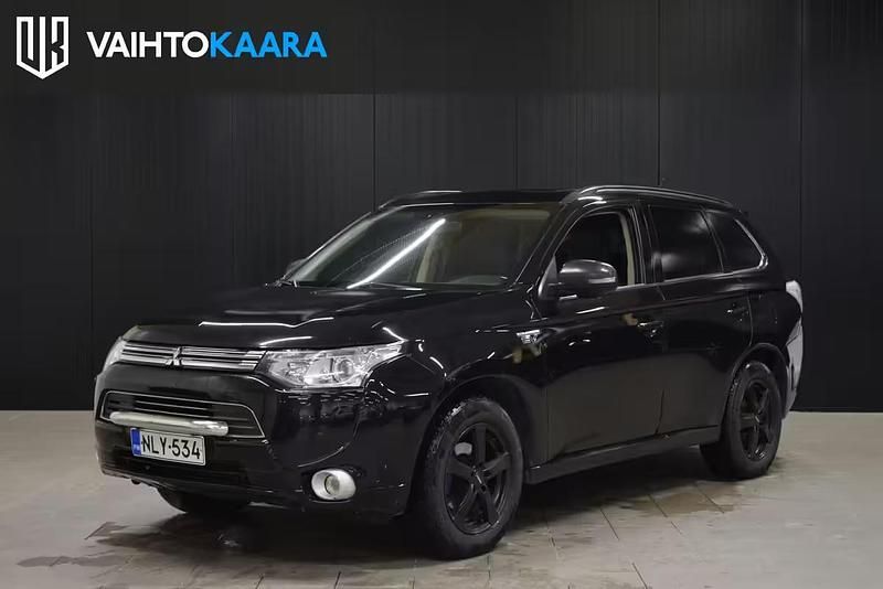 Käytetty Mitsubishi Outlander P-HEV Instyle 121 HP (88 kW) 2013 Farmari