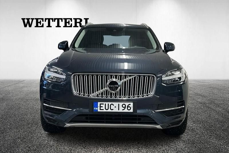 Käytetty Volvo XC90 Inscription 303 HP (222 kW) 2018 Violetti Katumaasturi