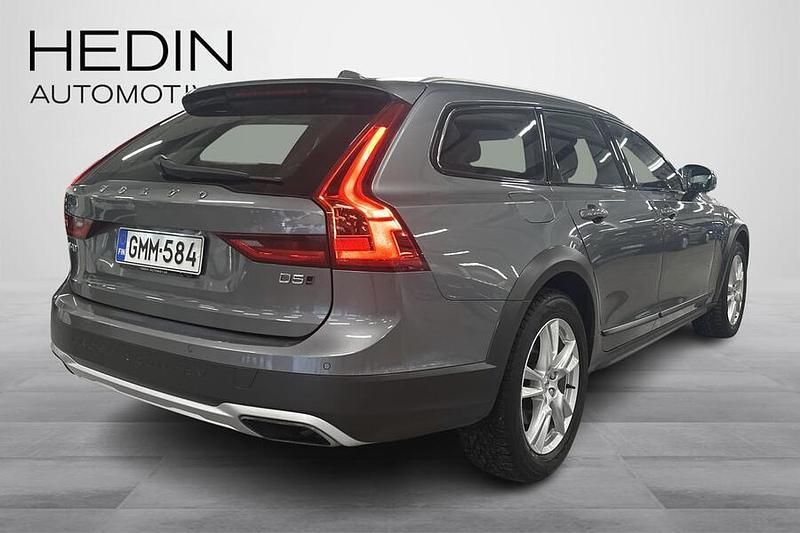 Käytetty Volvo V90 CC Plus 235 HP (172 kW) 2018 Farmari