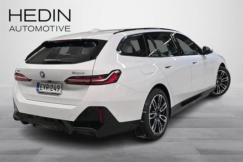Uusi BMW 530e M Sport 299 HP (219 kW) 2025 Farmari