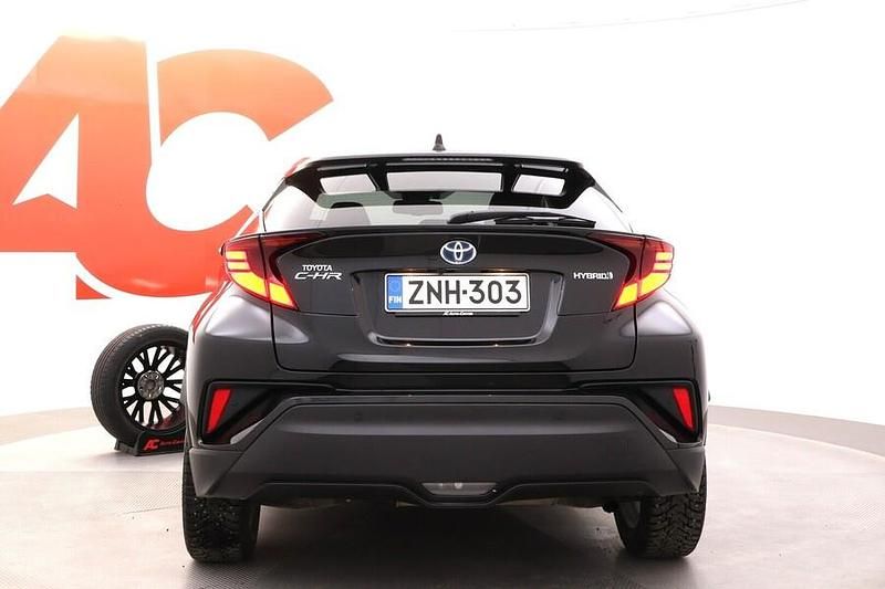 Käytetty Toyota C-HR Premium 122 HP (89 kW) 2020 Musta Katumaasturi