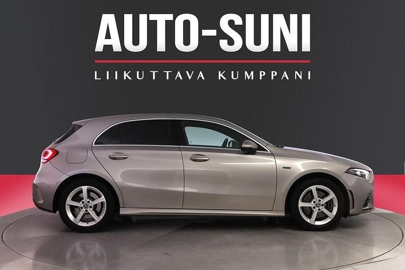 Käytetty Mercedes A250 Business 160 HP (117 kW) 2020 Hopea Viistoperä