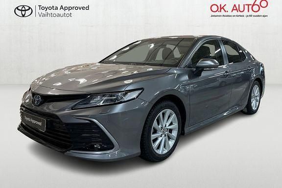 Harmaa Käytetty 2024 Toyota Camry Active Sedan | 36 880 € (Perustarjous) - Kuva 1/4