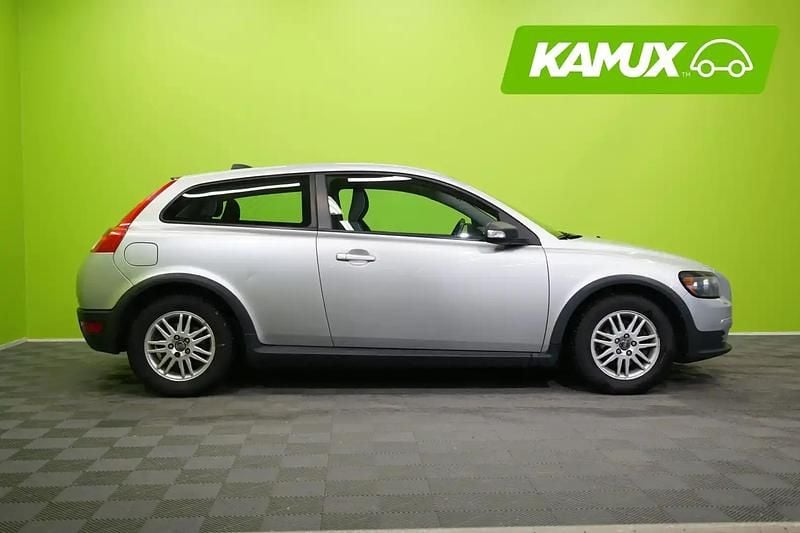 Käytetty Volvo C30 Kinetic 101 HP (74 kW) 2007 Hopea / harmaa Viistoperä