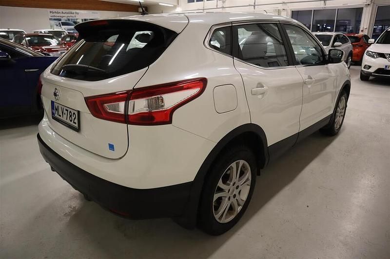 Käytetty Nissan Qashqai Acenta 116 HP (85 kW) 2014 Valkoinen Katumaasturi
