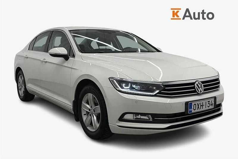 Käytetty VW Passat Comfortline 125 HP (91 kW) 2018 Valkoinen Sedan