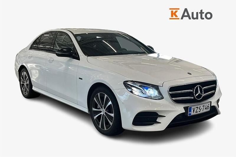Valkoinen Käytetty 2020 Mercedes E300 AMG Sedan | 28 450 € (Hyvä tarjous) - Kuva 1/3