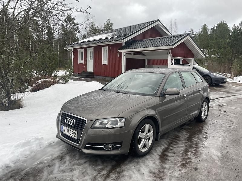Käytetty 2012 Audi A3 Sportback Ambition Viistoperä | 8 900 € - Kuva 1/4