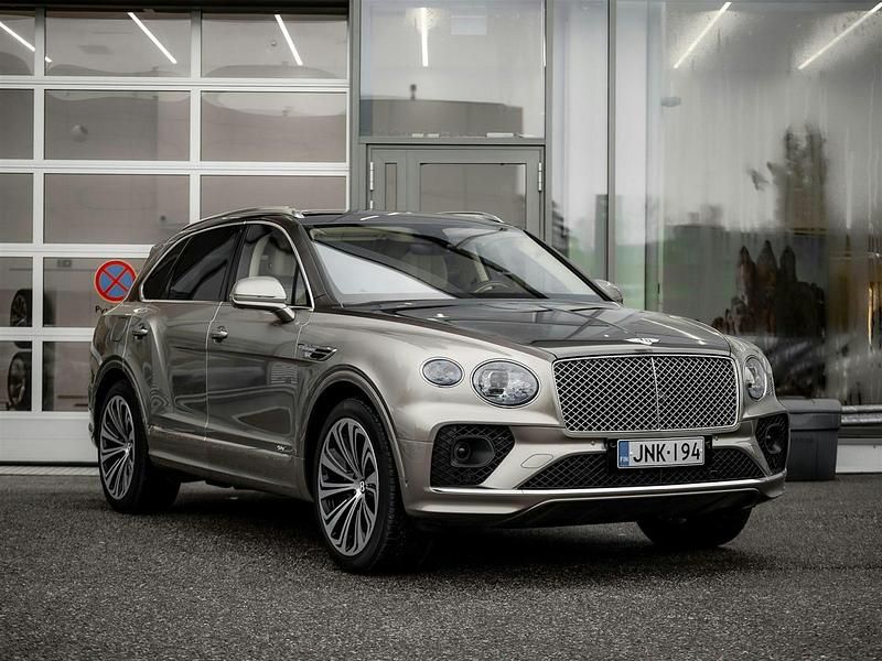Käytetty Bentley Bentayga Mulliner 610 HP (448 kW) 2021 Harmaa Katumaasturi