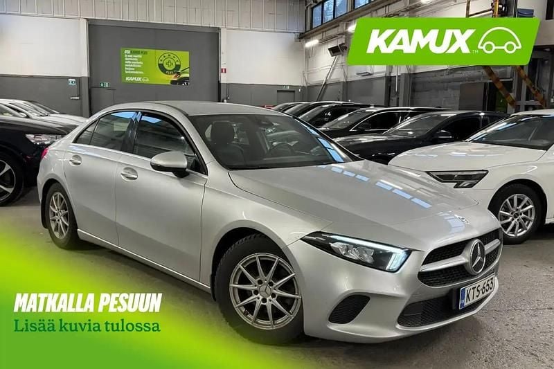 Hopea / harmaa Käytetty 2019 Mercedes A180 Business Sedan | 23 890 € (Perustarjous) - Kuva 1/3