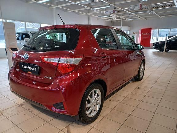 Käytetty Toyota Yaris Active 72 HP (52 kW) 2018 Punainen Viistoperä