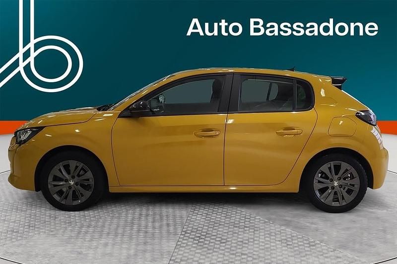 Käytetty Peugeot 208 Active 101 HP (74 kW) 2022 Viistoperä