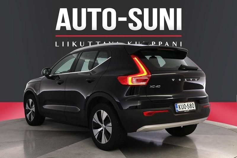 Käytetty Volvo XC40 Inscription 211 HP (155 kW) 2022 Musta Katumaasturi