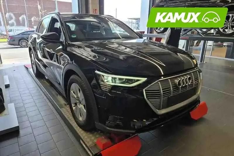 Musta Käytetty 2023 Audi e-tron Katumaasturi | 29 590 € (Hyvä tarjous) - Kuva 1/4